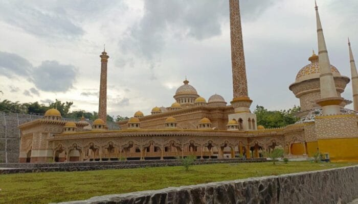 Masjid An-Nahdla Bojonegoro: Megah Namun Bermasalah, Warga Resah