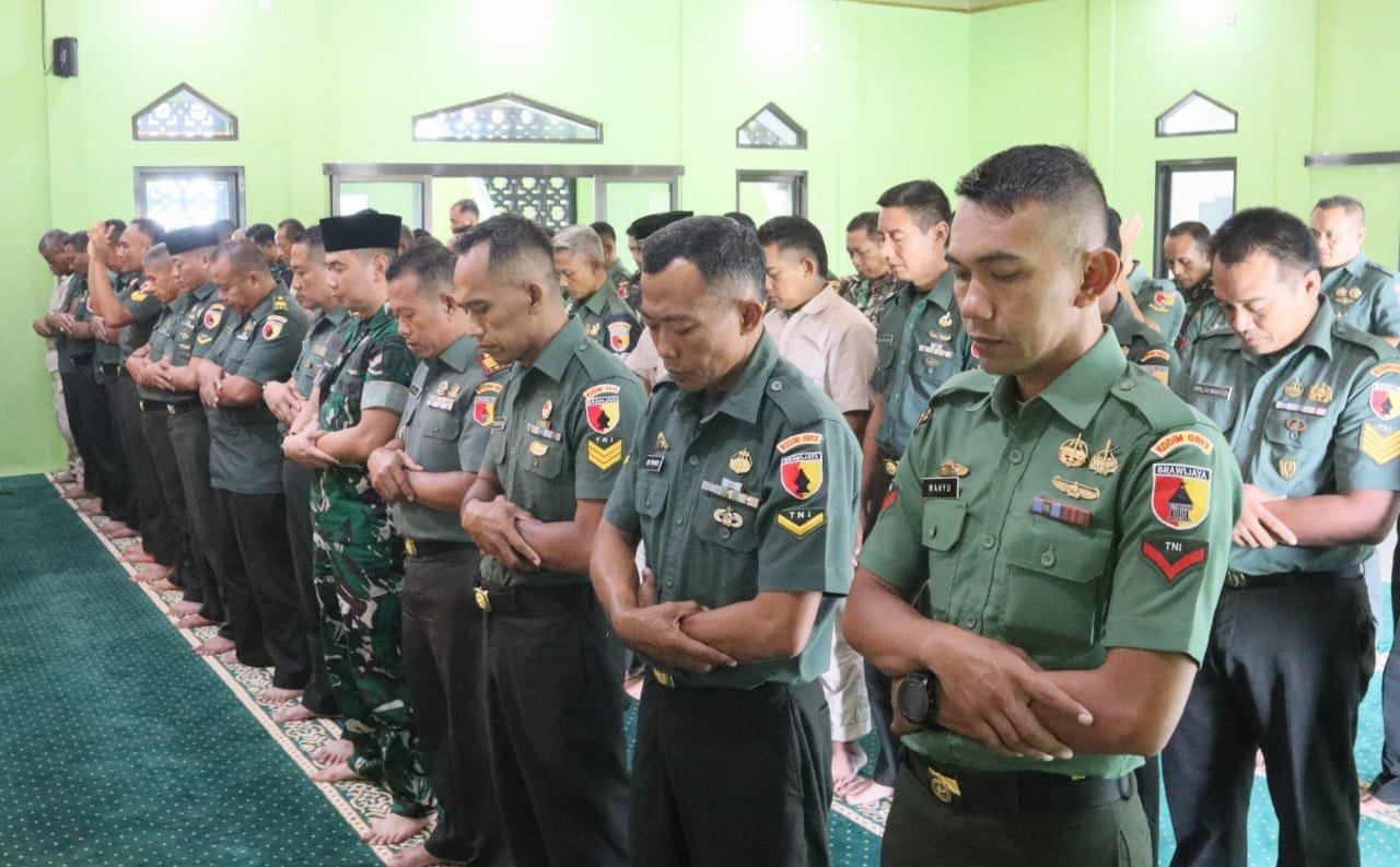 Kodim Bojonegoro Gelar Salat Gaib untuk 3 Pahlawan Polri Img 20250319 wa0022