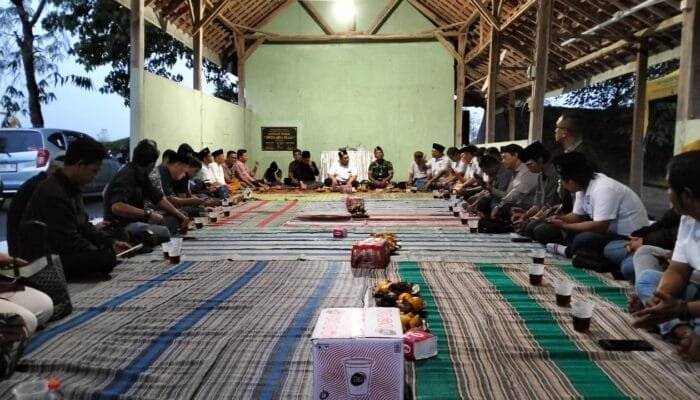 Kodim Lamongan Eratkan Silaturahmi dengan Media di Kampung Pandu