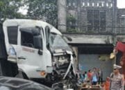 Tabrakan Antara Dua Truk di Jalan Nasional Lamongan-Babat