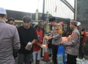 Kediri Kota: Polres Tebar Berkah Ramadan dengan Bagi Takjil Gratis