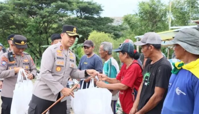 Kediri Kota: Sentuhan Ramadan di TPA Pojok, Kapolres Bagi Berkah untuk Para Pemulung