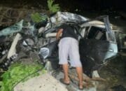 Nyaris Maut, Minibus Terseret Kereta Api Kertajaya di Lamongan