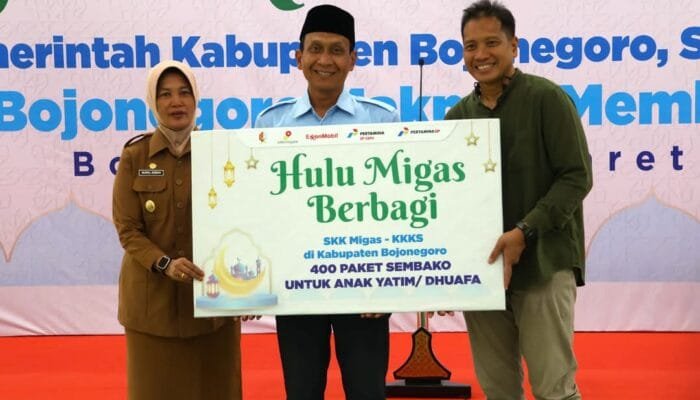 Pemkab Bojonegoro SKK Migas, KKKS Bagikan Sembako Untuk Yatim Piatu dan Dhuafa