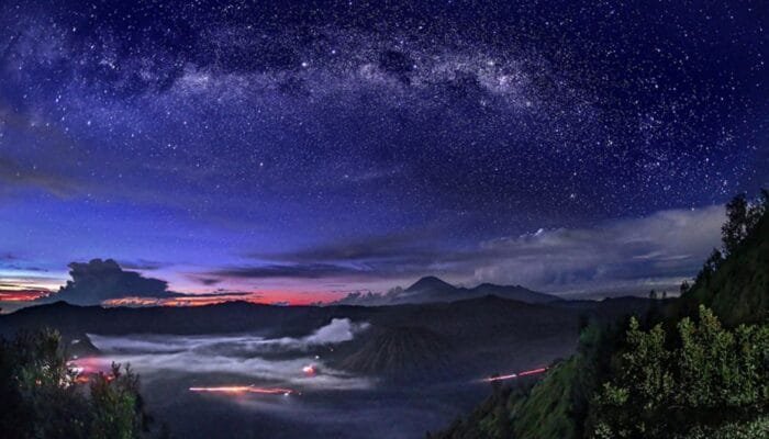 Bintang Bromo Menari, Keindahan Milky Way yang Bikin Kamu Lupa Sunrise