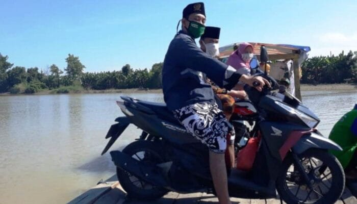 Arus Lebaran: Perahu Penyeberangan Gresik – Lamongan Jadi Primadona