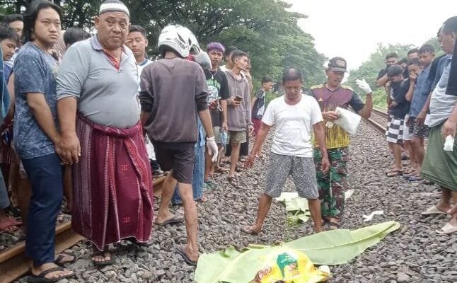 Kecelakaan Mengerikan di Pelintasan Kereta Api Desa Warukulon Lamongan