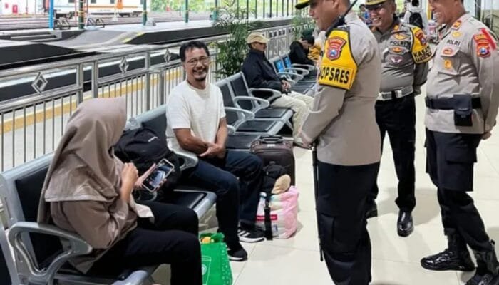 Kapolres Madiun Kota Pantau Keamanan di Stasiun Kereta Api