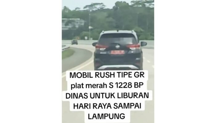 Selain Nunggak Pajak, Mobil Dinas Plat Merah Kabupaten Bojonegoro Kepergok Dipakai Mudik