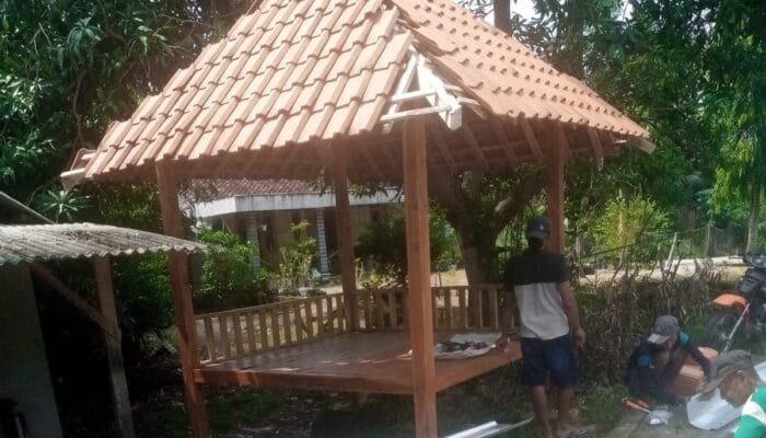 Pembangunan Pos Kamling Desa Donan Progres 99 Persen