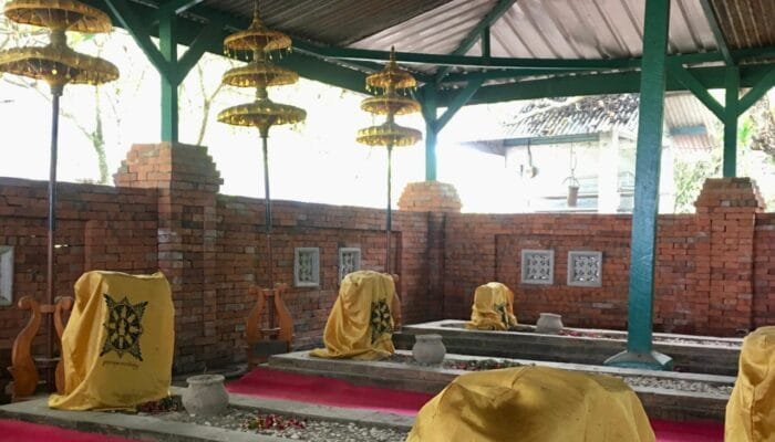 Wisata Religi Kuburan Pitu di Tanah Majapahit Mojokerto