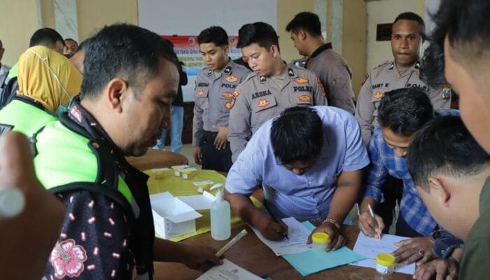 Polres Nganjuk Gelar Tes Urin Mendadak, Pastikan Anggota Bebas Narkoba