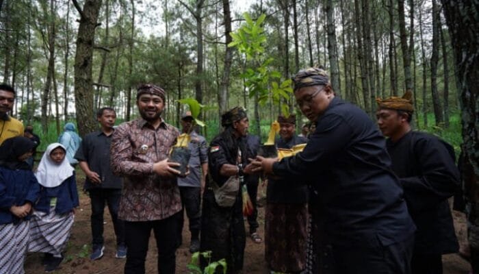 Pemkot Batu dan Warga Oro-Oro Ombo Tanam 200 Bibit Pohon Demi Lestarikan Sumber Air