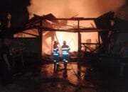 Gudang Mebel di Sukorejo Ludes Terbakar, Damkarmat Bojonegoro Bergerak Cepat