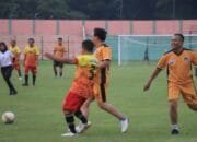 Akrab dan Seru, Polres Bojonegoro dan Jurnalis Adu Strategi di Lapangan Hijau