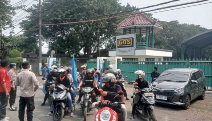 Polres Pelabuhan Tanjung Perak All Out Amankan Jalur dan Kawal Buruh Saat May Day di Surabaya
