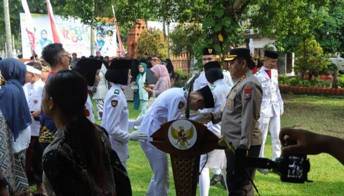 Kapolres Nganjuk Hadiri Upacara Hardiknas 2025, Tegaskan Komitmen Polri Dukung Dunia Pendidikan