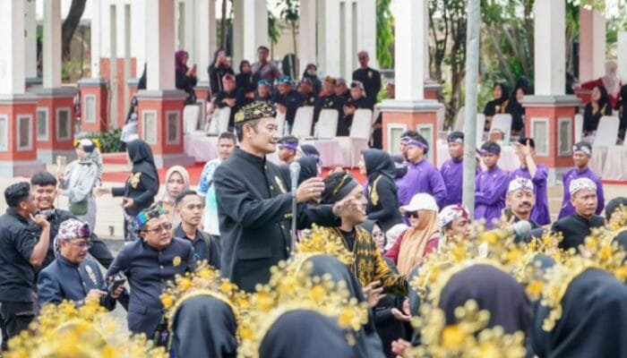 Hardiknas Lamongan 2025: Panggung Pidato Meriah, Nasib Guru Masih Biasa-Biasa