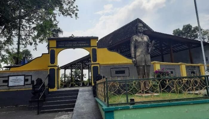 Makam R.A. Kartini: Menapak Jejak Sang Pelopor Emansipasi Wanita di Tanah Rembang