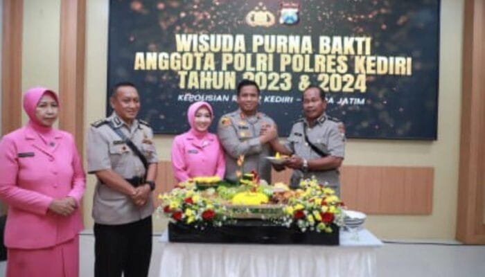 Kapolres Kediri Kapolres Kediri Gowes Becak, Antar Anggota ke Purna Tugas