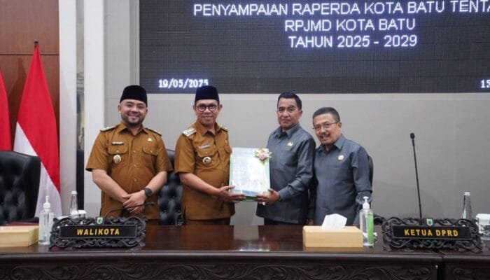 Rapat Paripurna Panas, Wali Kota Batu Tuntut Investasi Ramah Lingkungan