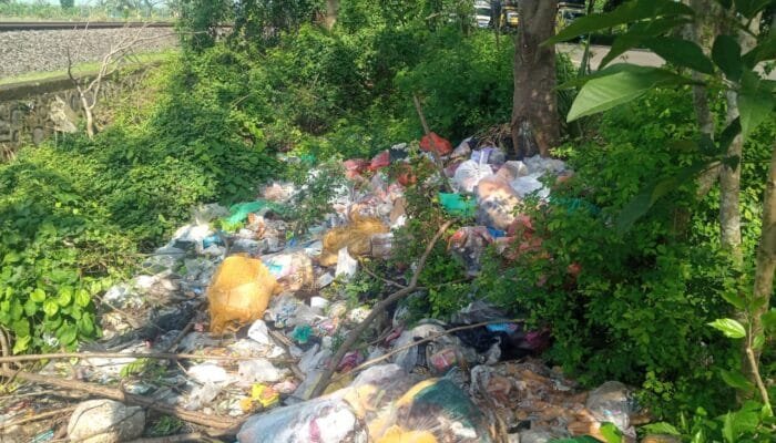 Jalan Nasional Sraturejo Bojonegoro Jadi Tempat Sampah