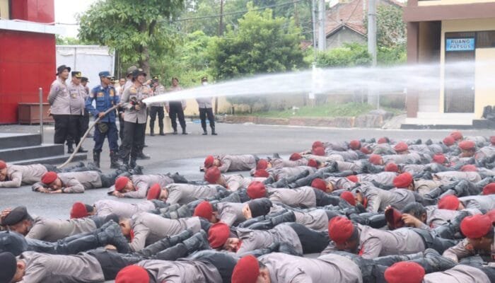 Sat Reskrim dan Sat Resnarkoba Bojonegoro Jalani Tradisi Ekstrem, Ini Makna di Baliknya