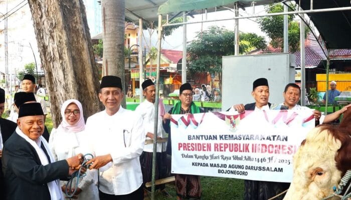 Bupati Bojonegoro Rayakan Idul Adha Bersama Warga, Ini Pesan Inspiratifnya