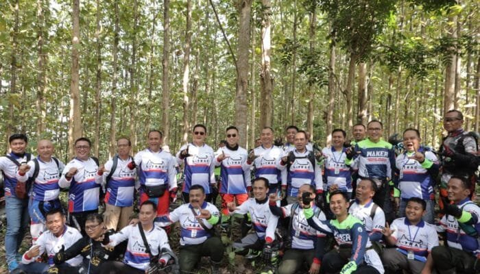 Gaspol Bareng, Kapolres dan Bupati Lamongan Nge Trail di Tengah Hutan