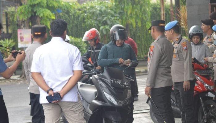 Disiplin Diperketat, Kapolres Turun Langsung Sidak Anggota Polres Lamongan