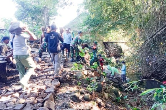 Cegah Bencana, Warga Sambongrejo Gotong Royong Bangun Bronjong