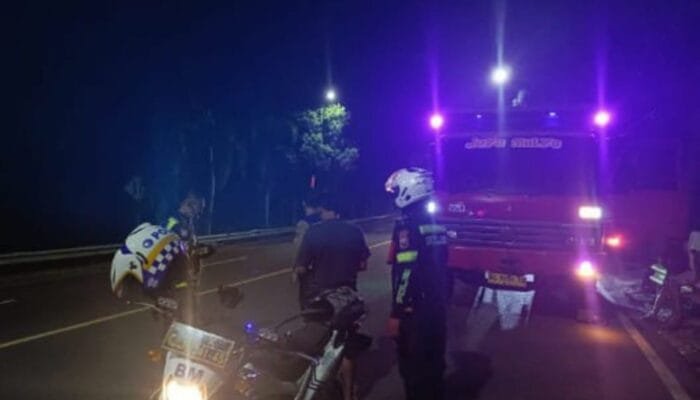 Parkir di Lokasi Rawan Kecelakaan, Truk-Truk Ini Ditegur Polisi Kediri Kota