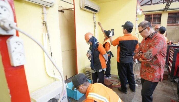 Dindik Jatim Tancap Gas, Guru SMK Dilatih Ala Dunia Industri