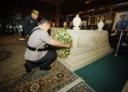 Rangkaian Hari Bhayangkara ke-79, Kapolri Kunjungi Makam Para Tokoh Bangsa 
