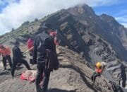 Juliana Terjatuh 500 Meter di Rinjani, Tim SAR Berjuang Lewati Badai