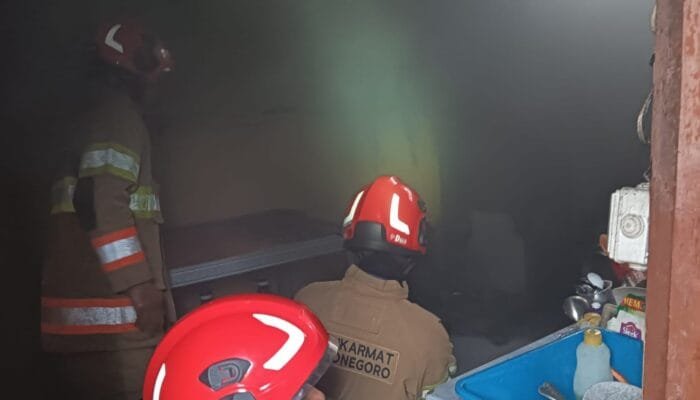 Nyalakan Kompor Ditinggal ke Bengkel, Rumah Kontrakan di Bojonegoro Nyaris Ludes Terbakar