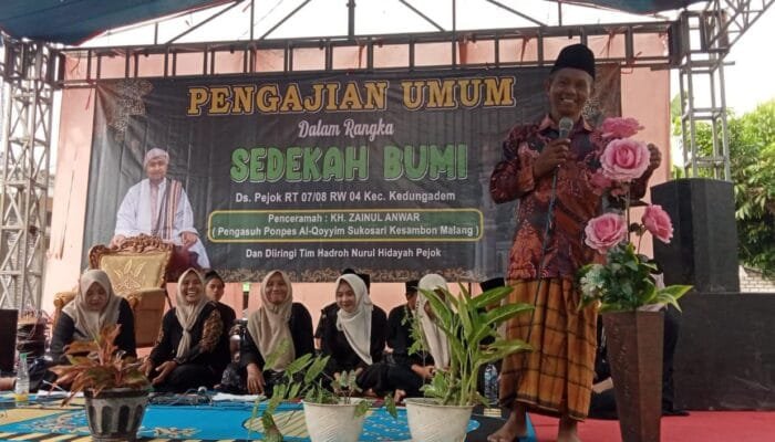 KH Zainul Anwar Ajak Sholawat Bareng di Sedekah Bumi Pejok