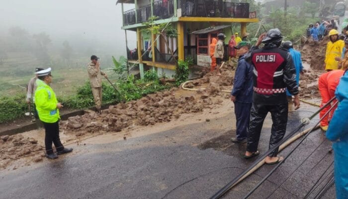 Longsor di Cilawu, Jalur Garut–Tasik Dialihkan Total