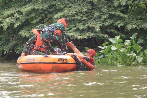 Tegang Tapi Terlatih, Kodim Lamongan Unjuk Kekuatan Hadapi Bencana Alam