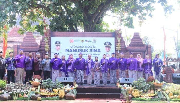 Tradisi Manusuk Sima di Kediri Bikin Merinding, Kapolres Ikut Ritual Budaya