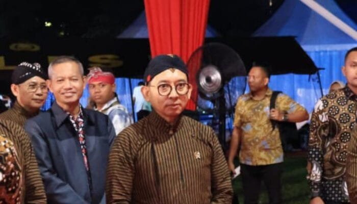 Polri Tampilkan Wayang Kulit Spektakuler di HUT Bhayangkara, Menteri Fadli Zon Terpukau