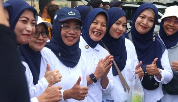 Ribuan Bidan Joget Bareng di Bojonegoro