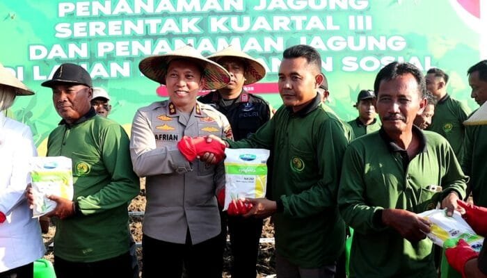 Polres Bojonegoro Turun Sawah, Tanam Jagung Demi Ketahanan Pangan