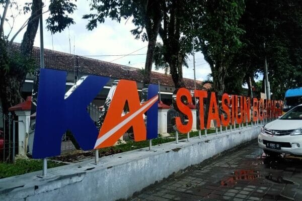 Stasiun Bojonegoro Diserbu Ribuan Penumpang di Akhir Libur Sekolah