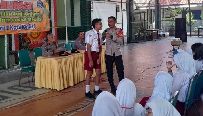 Jangan Asal Klik, Polres Kediri Kota Edukasi Bahaya Medsos dan Judol ke Generasi Z