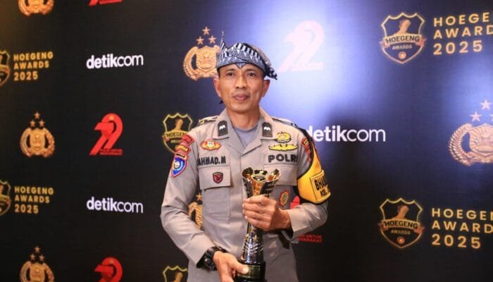 Aipda Rahmad dari Polres Bojonegoro Raih Hoegeng Award karena Aksi Nyatanya