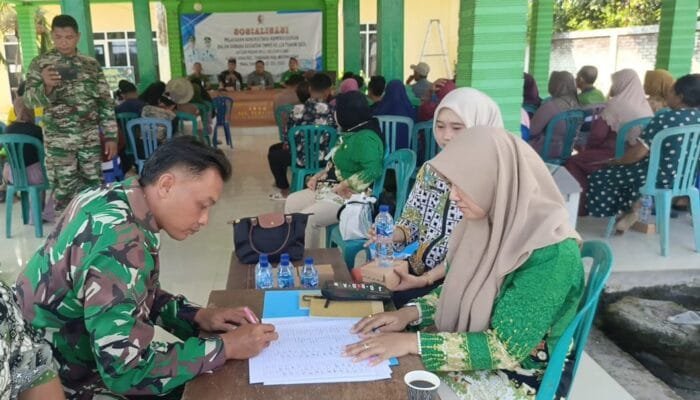 Tak Cuma Bangun Jalan, TMMD 125 Juga Bikin Warga Sadar Pentingnya KTP dan KK