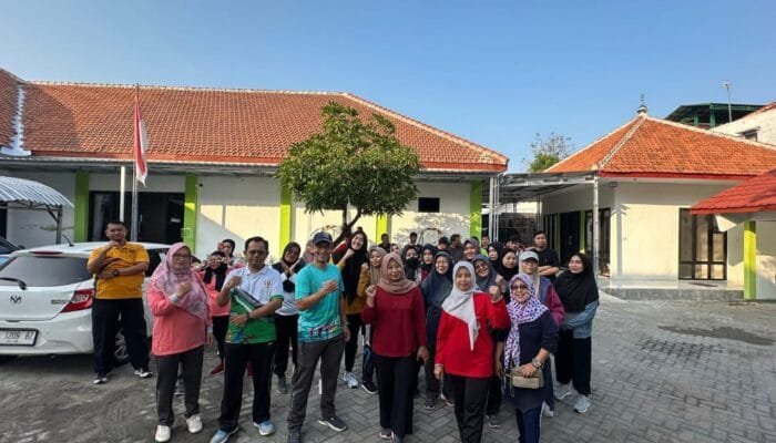 Jalan Santai Pegawai Dispussip Bojonegoro: Kompak Sehat Bahagia