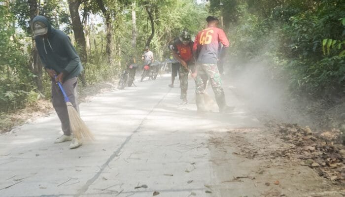 Penutupan TMMD 125 Bojonegoro: Warga dan Satgas Gelar Kerja Bakti Bareng