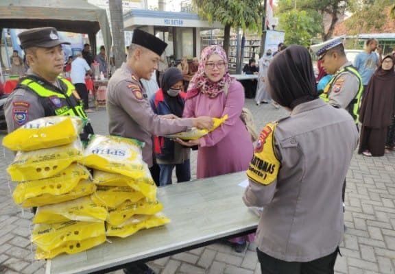 Beras Murah Ludes Diserbu Warga Bojonegoro, 1 Ton Hitungan Jam